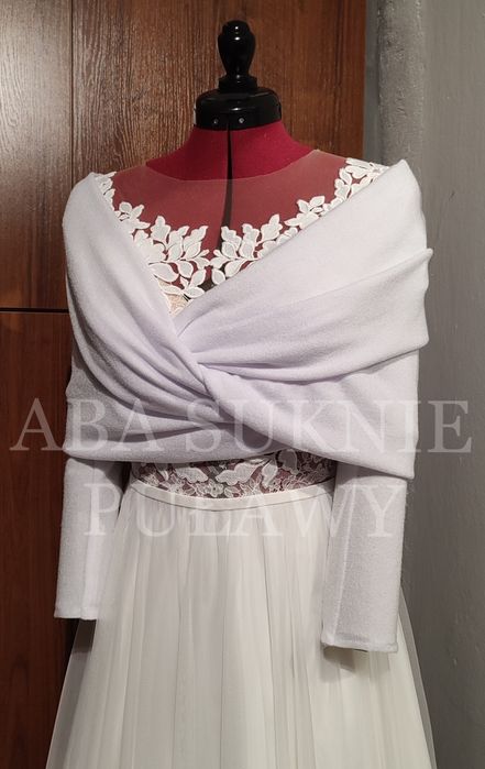 Nowy komin ślubny. Bolerko futerko etola sweterek. Biały.