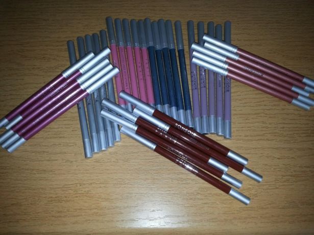 Продам косметические карандаши для губ и глаз.