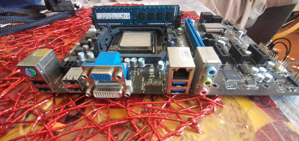 Motherboard MSI A68HM-P33 + CPU AMD A10-7700K