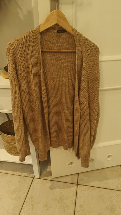 Beżowy kardigan damski