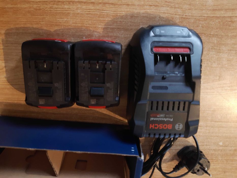 2x Akumulator Li-Ion Bosch 18 V 5 Ah ładowarka 18V 8A
