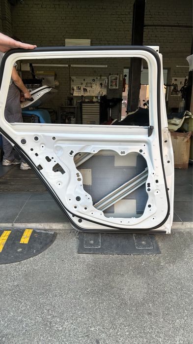 Двері задні на Bmw 5 G31 (турінг) ідеальні, не фарбовані А300!