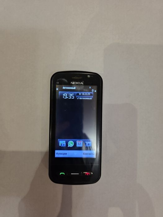 Nokia c6 в хорошому стані