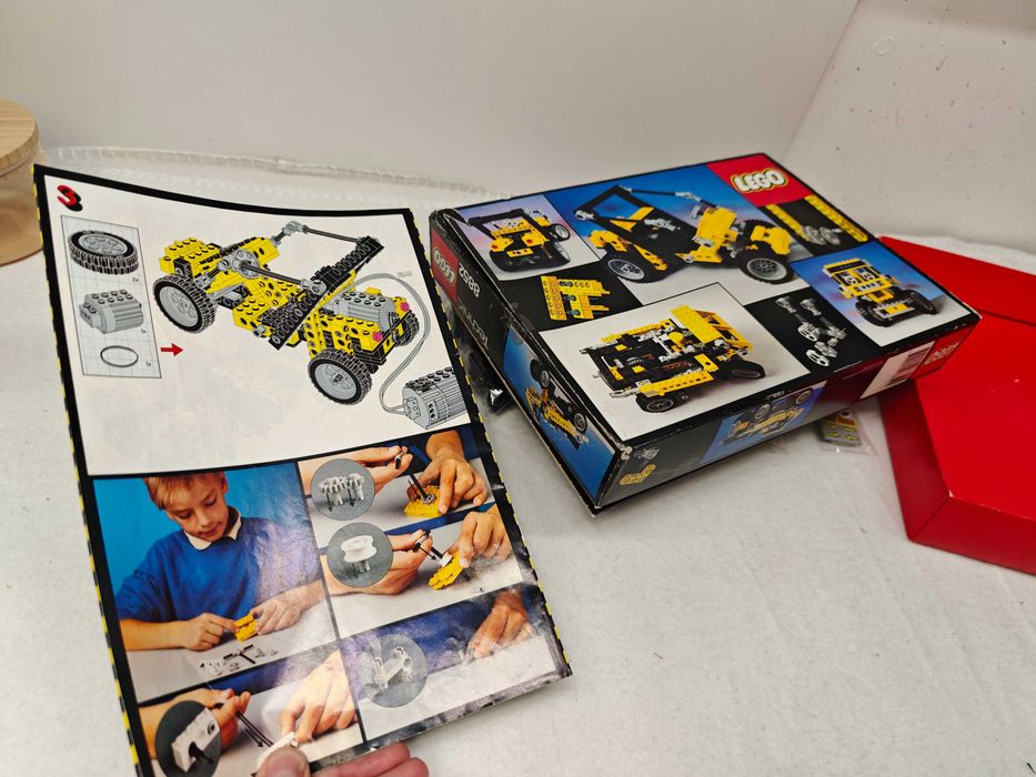 Lego Technic 8852 "Robot"; 1987; [195]