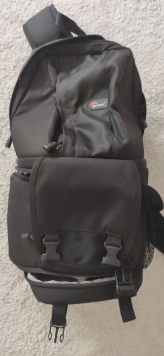 Nikon DLSR D3200 + mala Lowepro