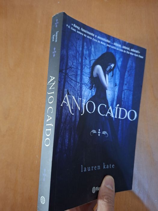 Anjo Caido " Lauren Kate "