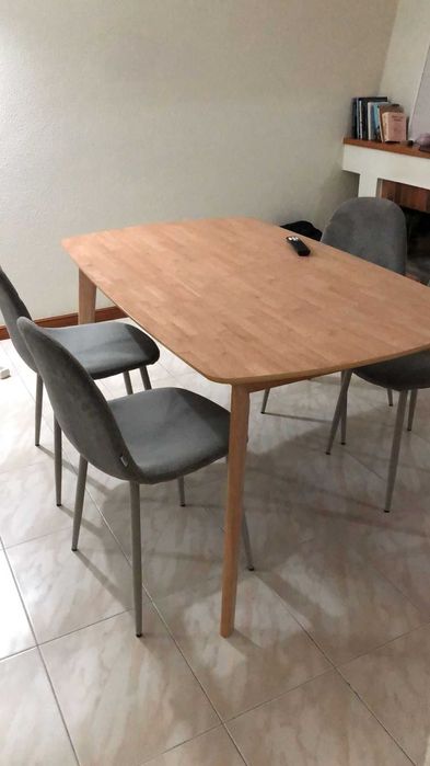 Mesa de Jantar + 4 cadeiras (vendo juntos ou separados)