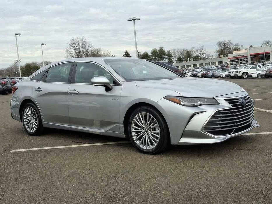 Toyota Avalon Hybrid XLE      2021