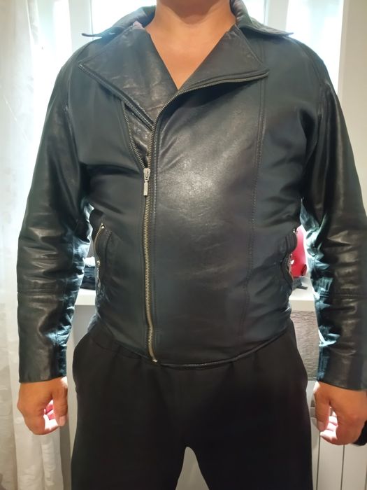 Куртка шкіряна . 52 розмір.