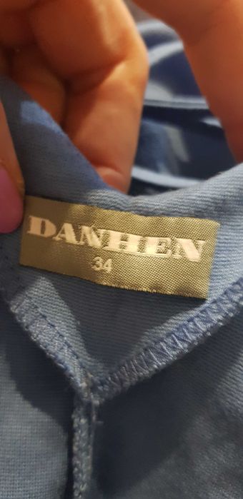 Sukienka niebieska z zamkiem