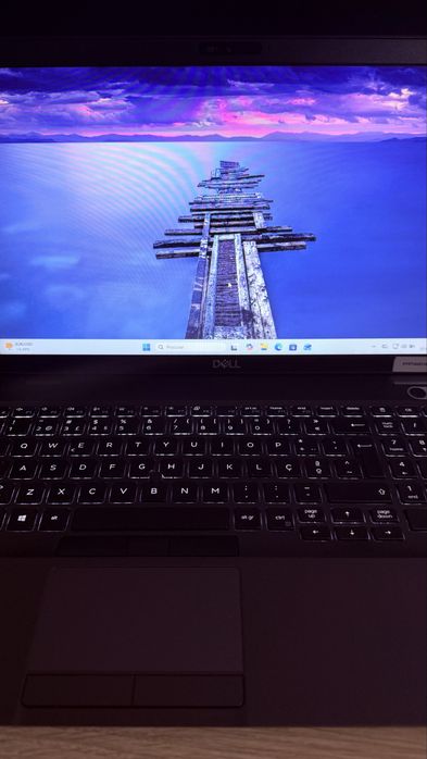 Portátil DELL 5550