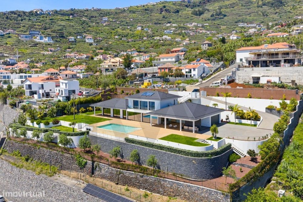 Moradia Contemporânea de Luxo com 5 Quartos | Arco da Calheta, Madeira