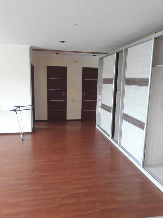 Трикімнатна квартира на Прибузькій.Будинок 2007року.