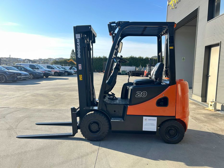 Empilhador Doosan 2000 Kgs Diesel