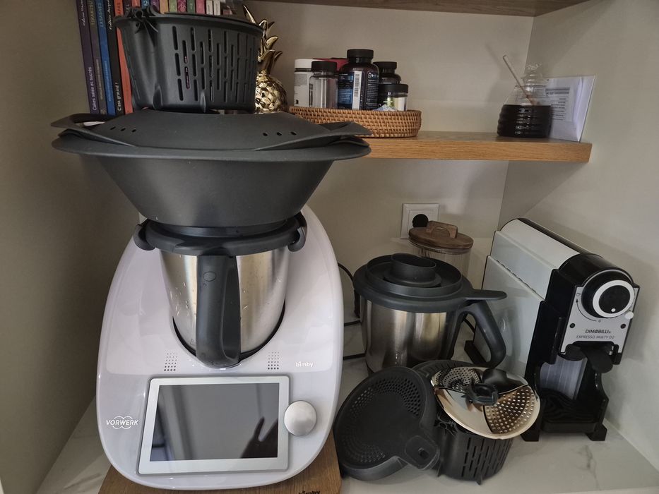 Bimby tm6 com.2 copos +protetor de lâmina e descascador em mt bom estado