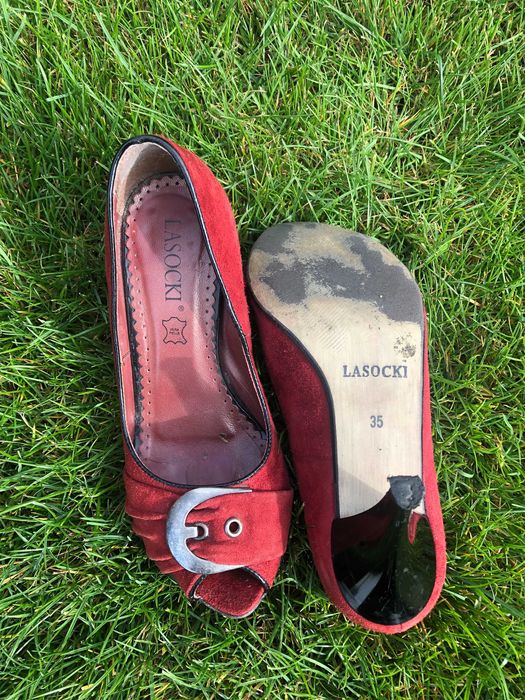 Bordowe szpilki bez palców