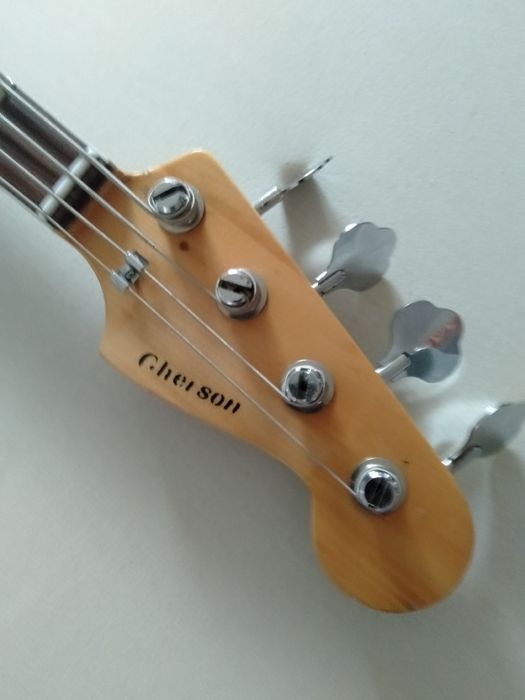 Włoska  gitara basowa