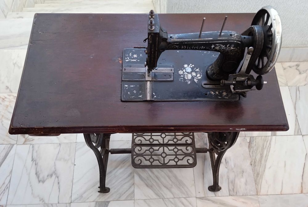 Maquina de costura aAtiga