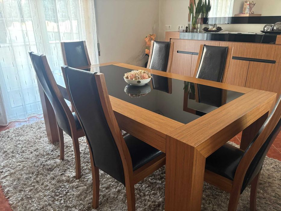Mesa de jantar + 6 cadeiras