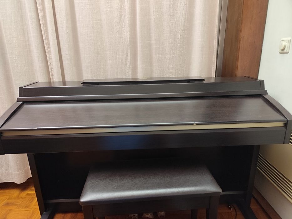 Órgão digital Yamaha clavinova