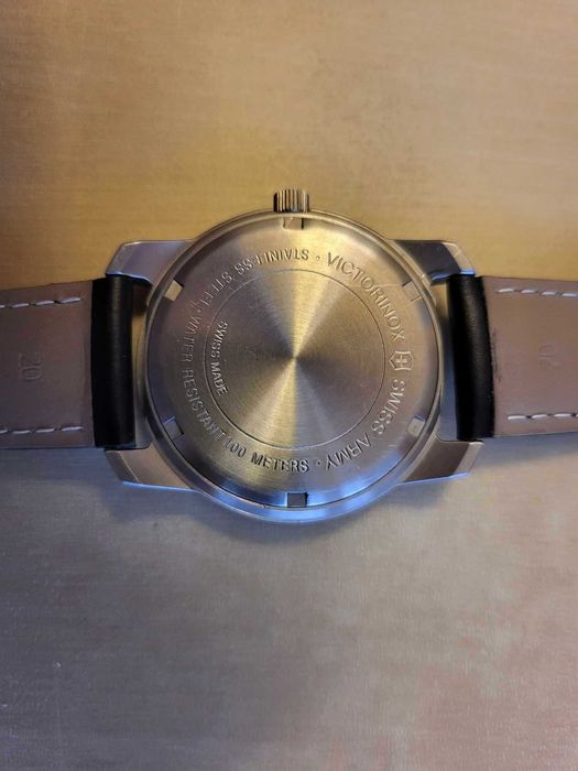 Zegarek SWISS ARMY wodoodporny 100m. NOWY !!!