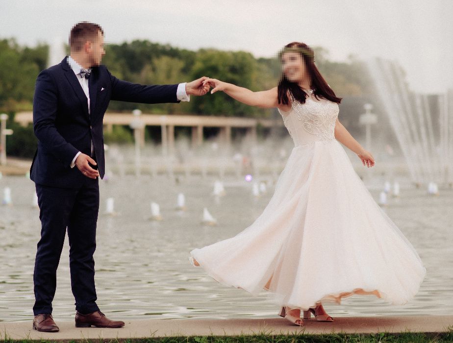 Brzoskwiniowa Suknia Ślubna