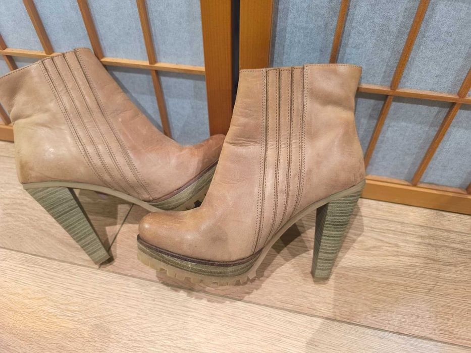 Botas Pele Nº37 Stradivarius