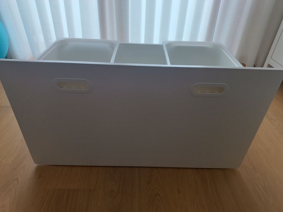Banco/baú IKEA para criança