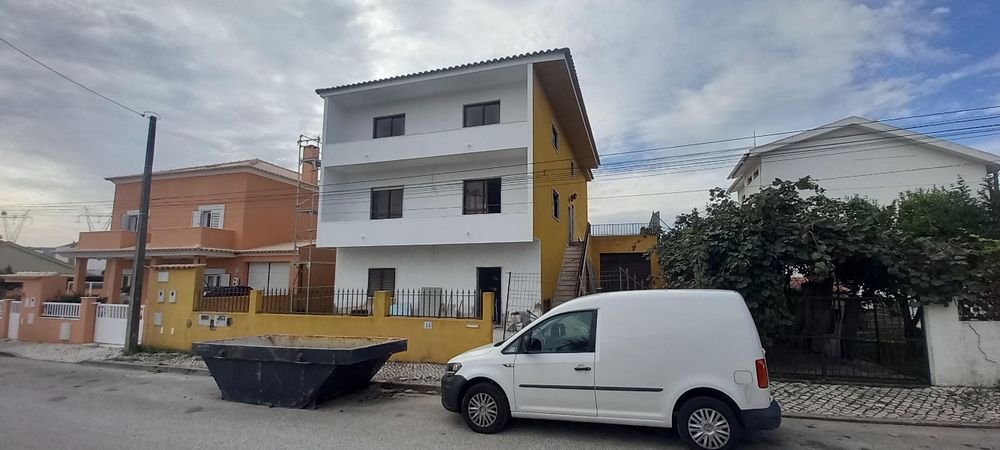 Reparação e pinturas em gerais.