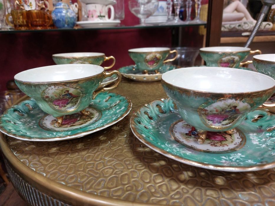 Conjunto de 6 chávenas de 3 pés em porcelana fina Japonesa 

Moti