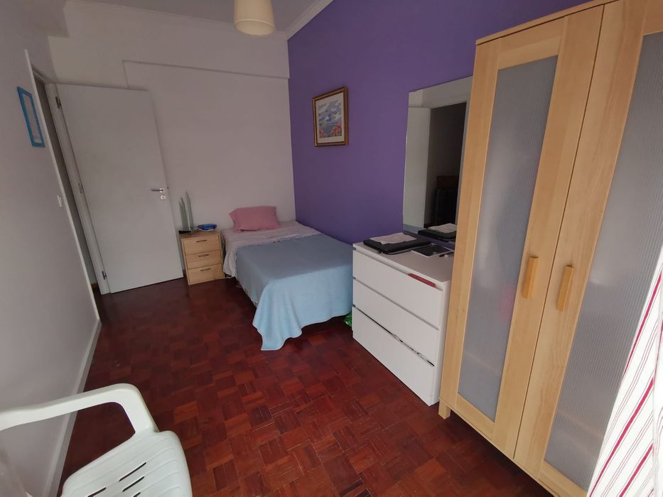 Alugo quarto em Odivelas junto ao Metro