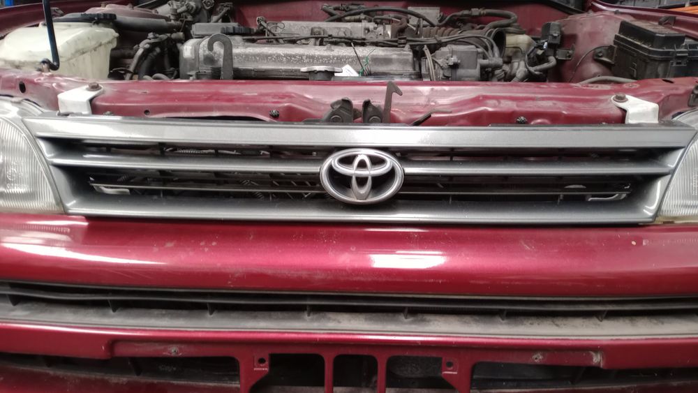 Grelha frente TOYOTA Corolla Sedan (_E10_)