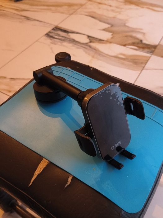 Uchwyt do telefonu z ładowaniem automatyczny