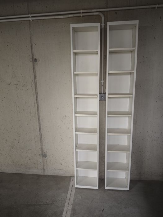 Dwa regały na książki Ikea