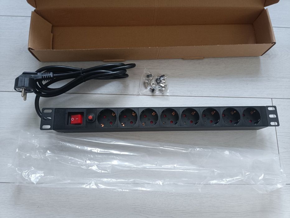 Блок розеток на 8 гнізд  16А 3500W 19" 1U, мережевий фільтр