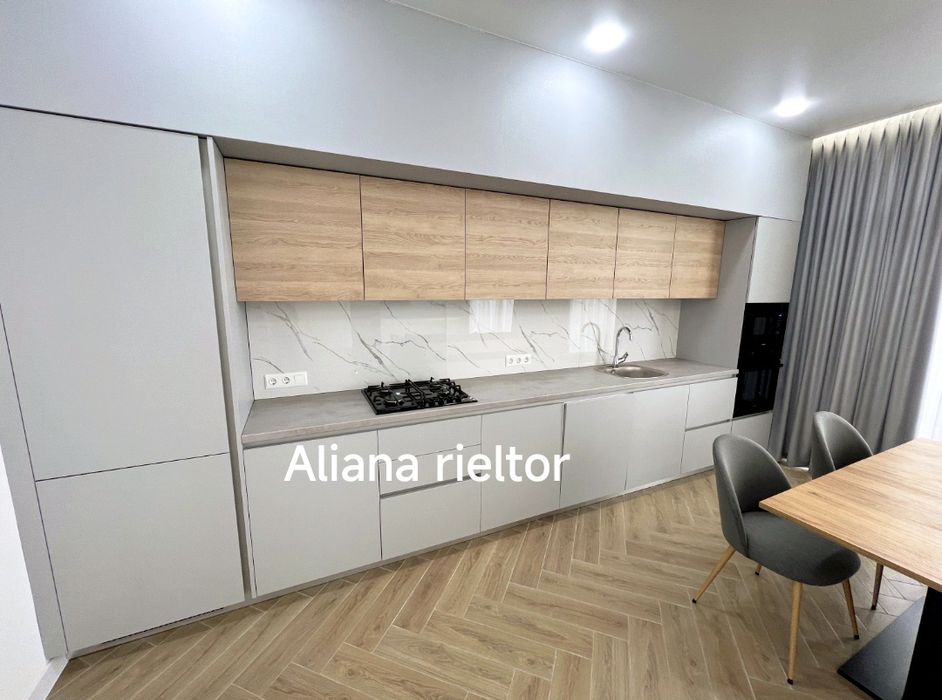 Просторий і світлий будинок біля моря на вул. Довга .Комфорт і стиль