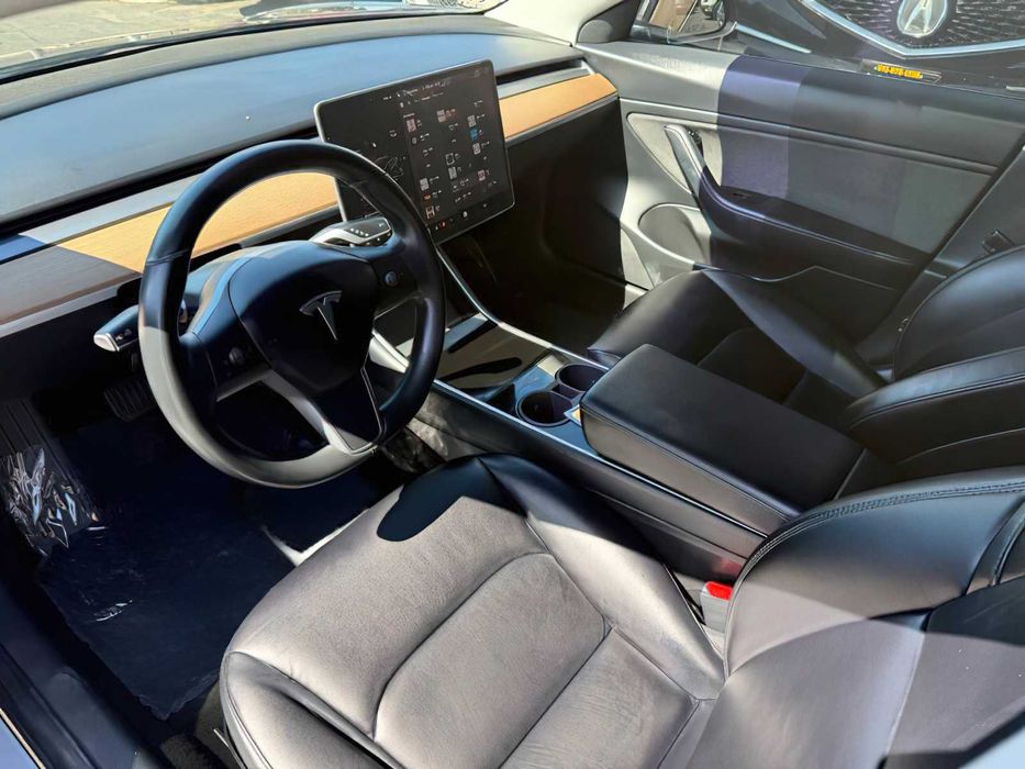 Tesla Model 3 Long Range      2018