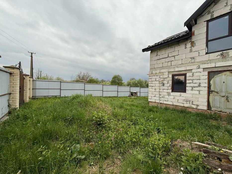 Продаж будинку в м.Самбір, село Ваньковичі. (25 сот.)ОГОРОДЖЕНИЙ.