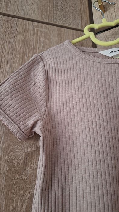 T-shirt dziewczęcy prążkowany H&M 134
