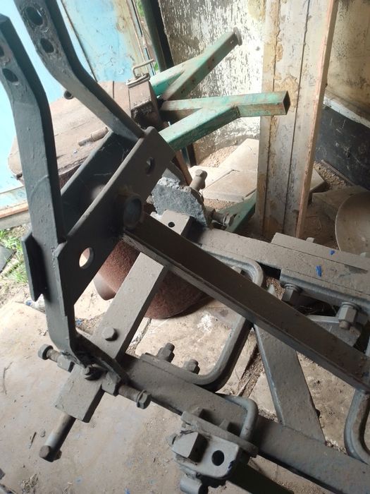 Плуг двухкорпусний