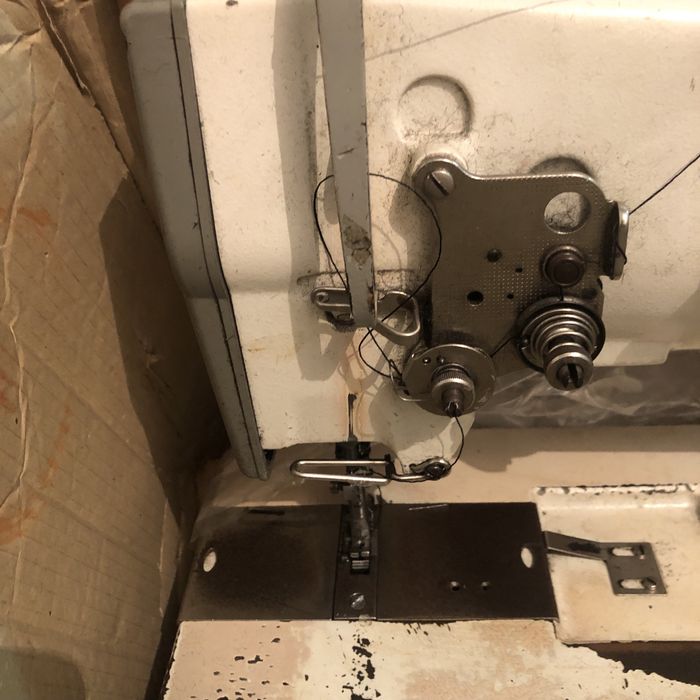 Pfaff зі столом та мотором,двоголка,швейна машина професійна