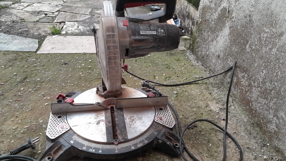 Vende se  ferramentas carpintarias