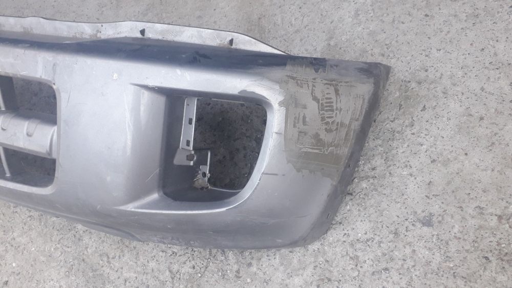 Продам передний бампер Toyota Rav 4