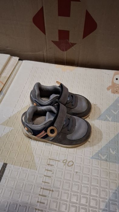 Кросівки на осінь