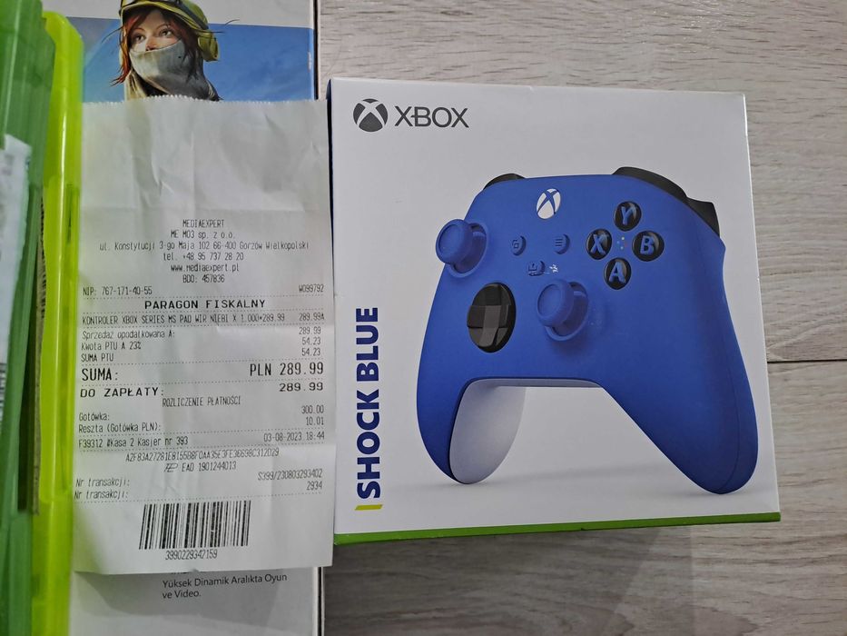 Xbox One S z napędem + kinect+2 pady i gry