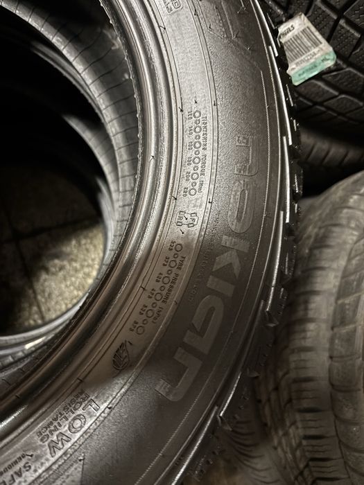 Komplet nowym opon zimowych 215/60/17C Nokian