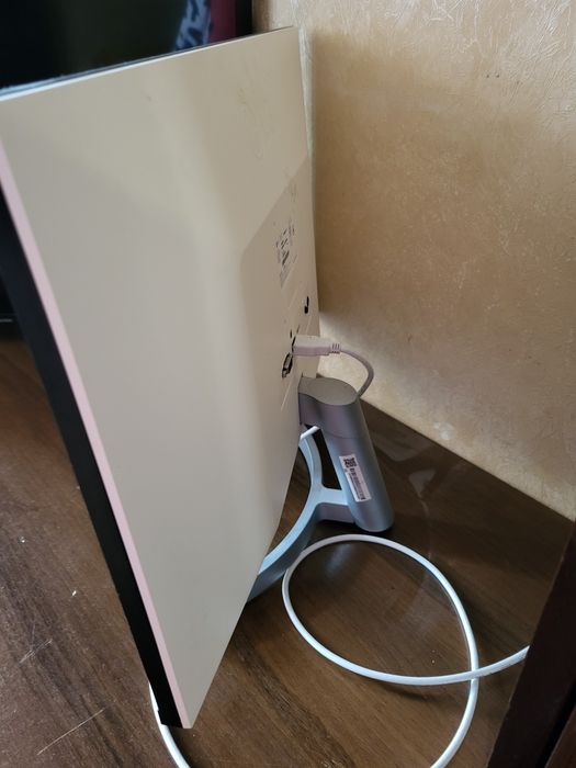 Монітор,майже новий,куплений в комфі