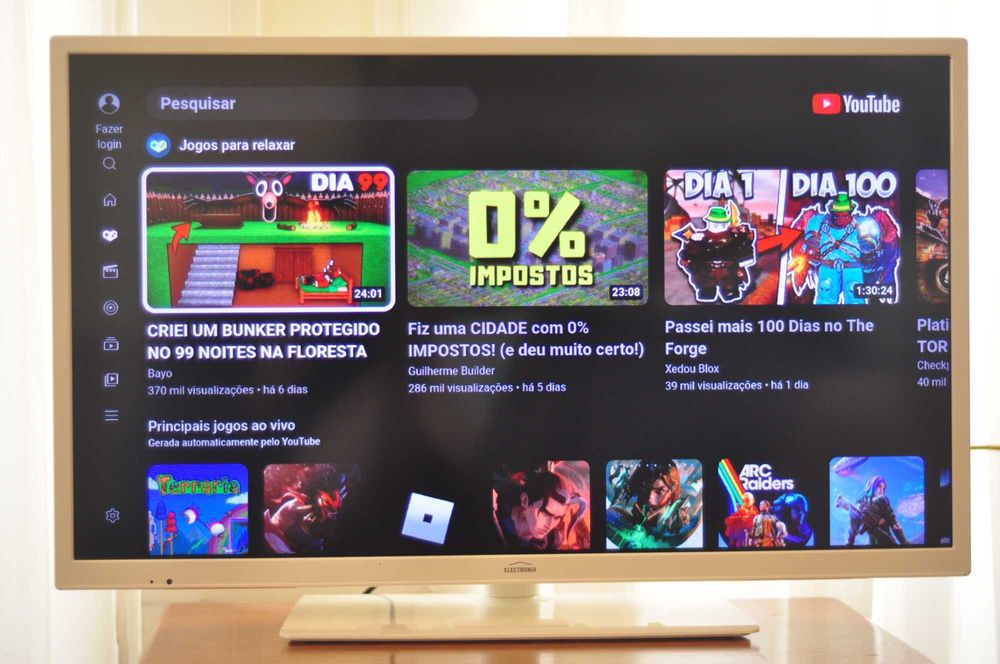 televisão smart tv 32 polegadas, de cor branca, em excelente estado