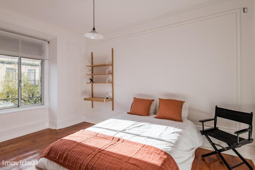 Quarto - localizado em Penha Lisbon