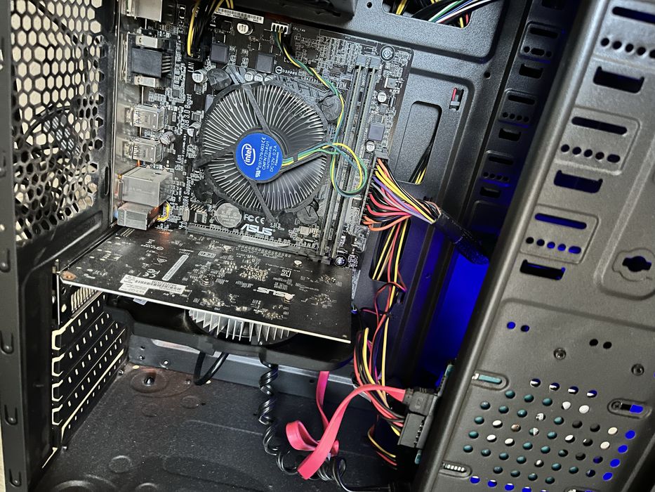 ТЕРМІНОВО продам компʼютер